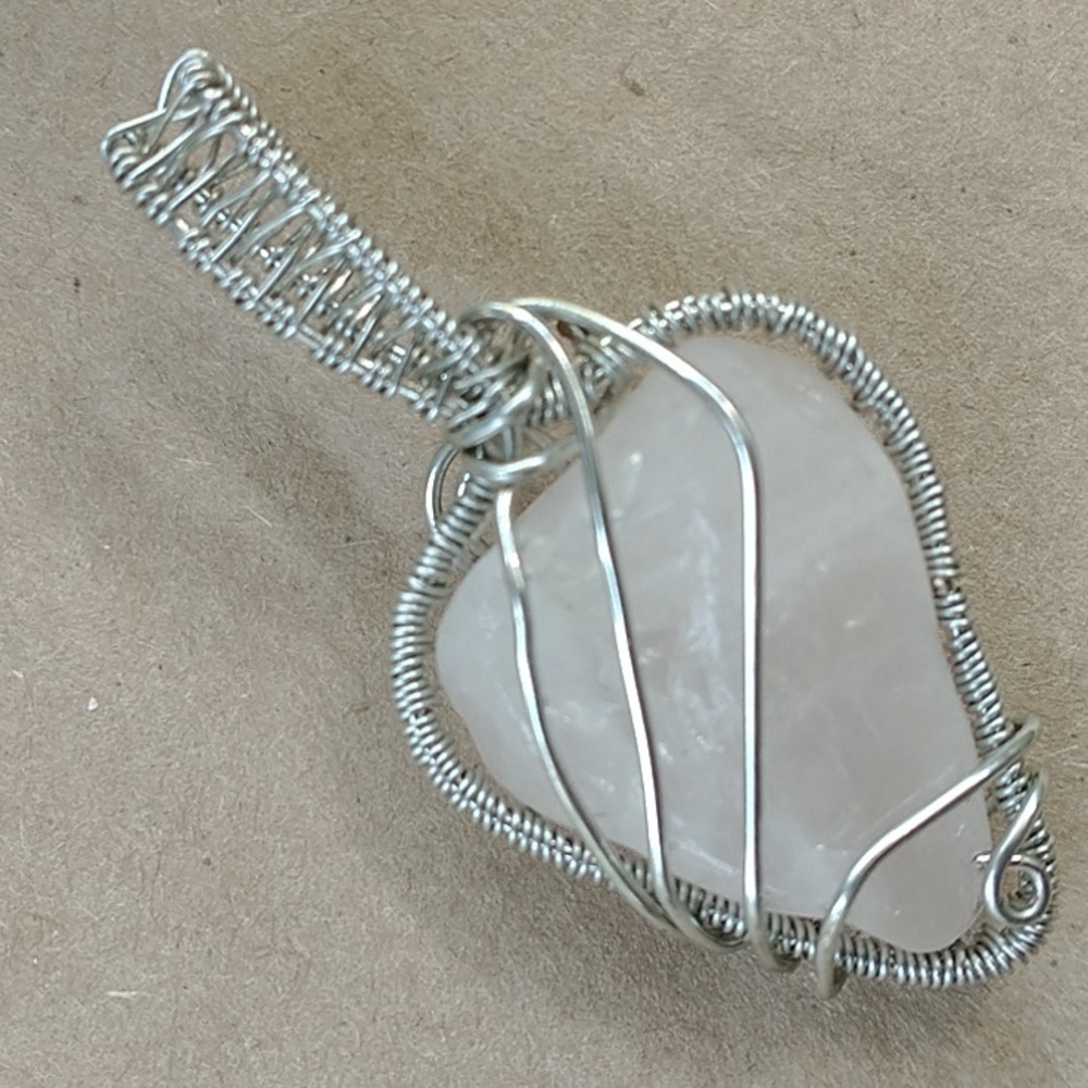 NWT Beautiful Heart Shaped Quartz Wrapped Pendant